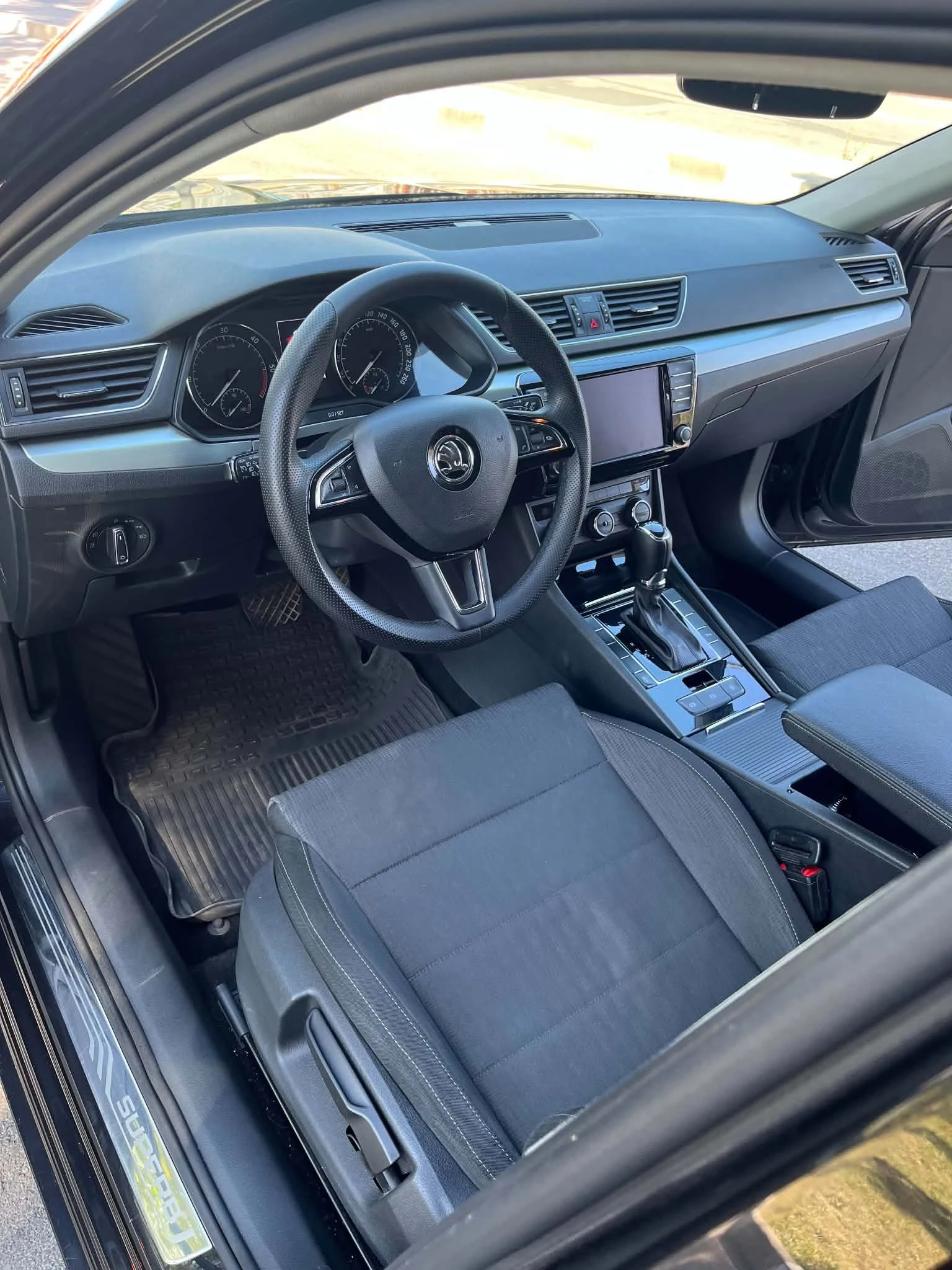 Skoda Superb 2.0 TDI, снимка 9 - Автомобили и джипове - 56741646