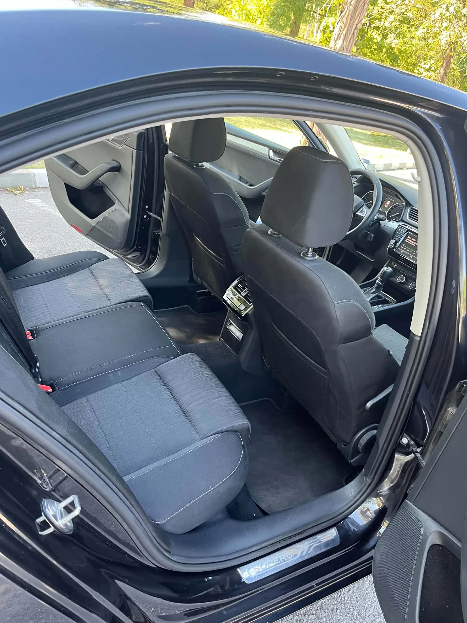 Skoda Superb 2.0 TDI, снимка 13 - Автомобили и джипове - 56741646