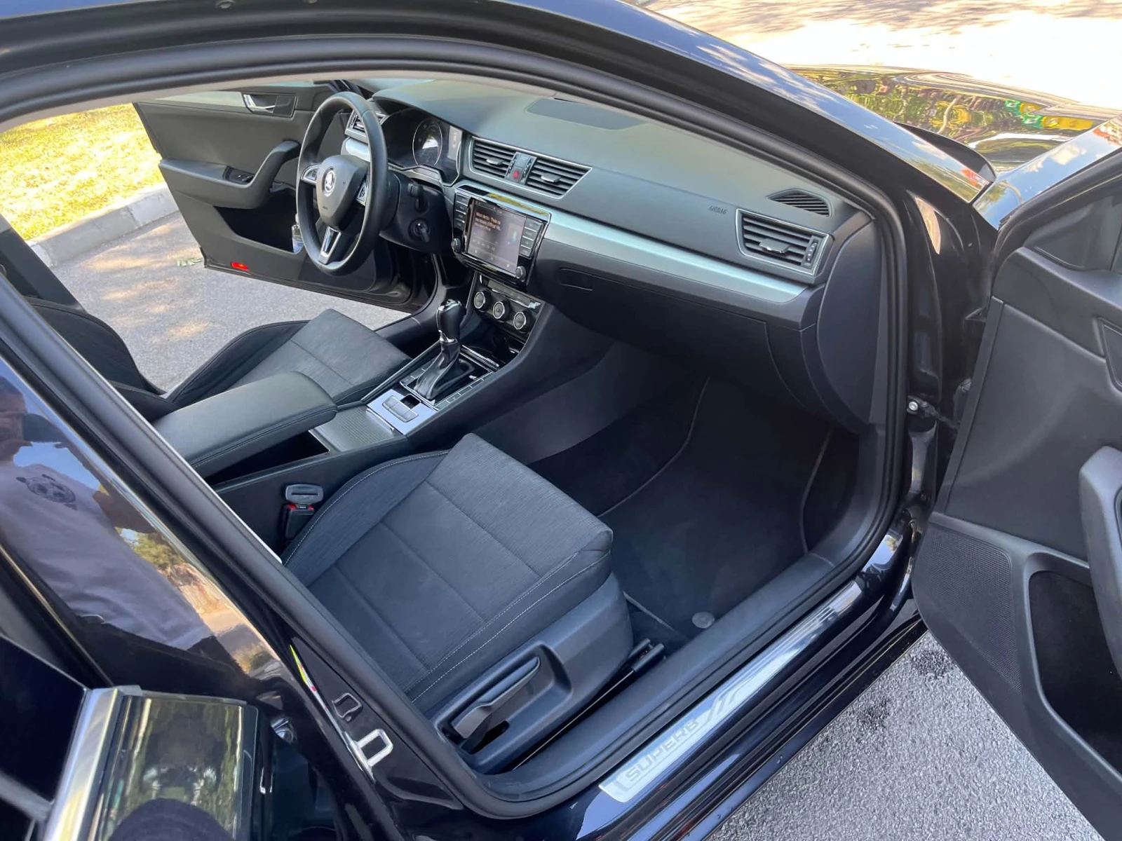 Skoda Superb 2.0 TDI, снимка 12 - Автомобили и джипове - 56741646