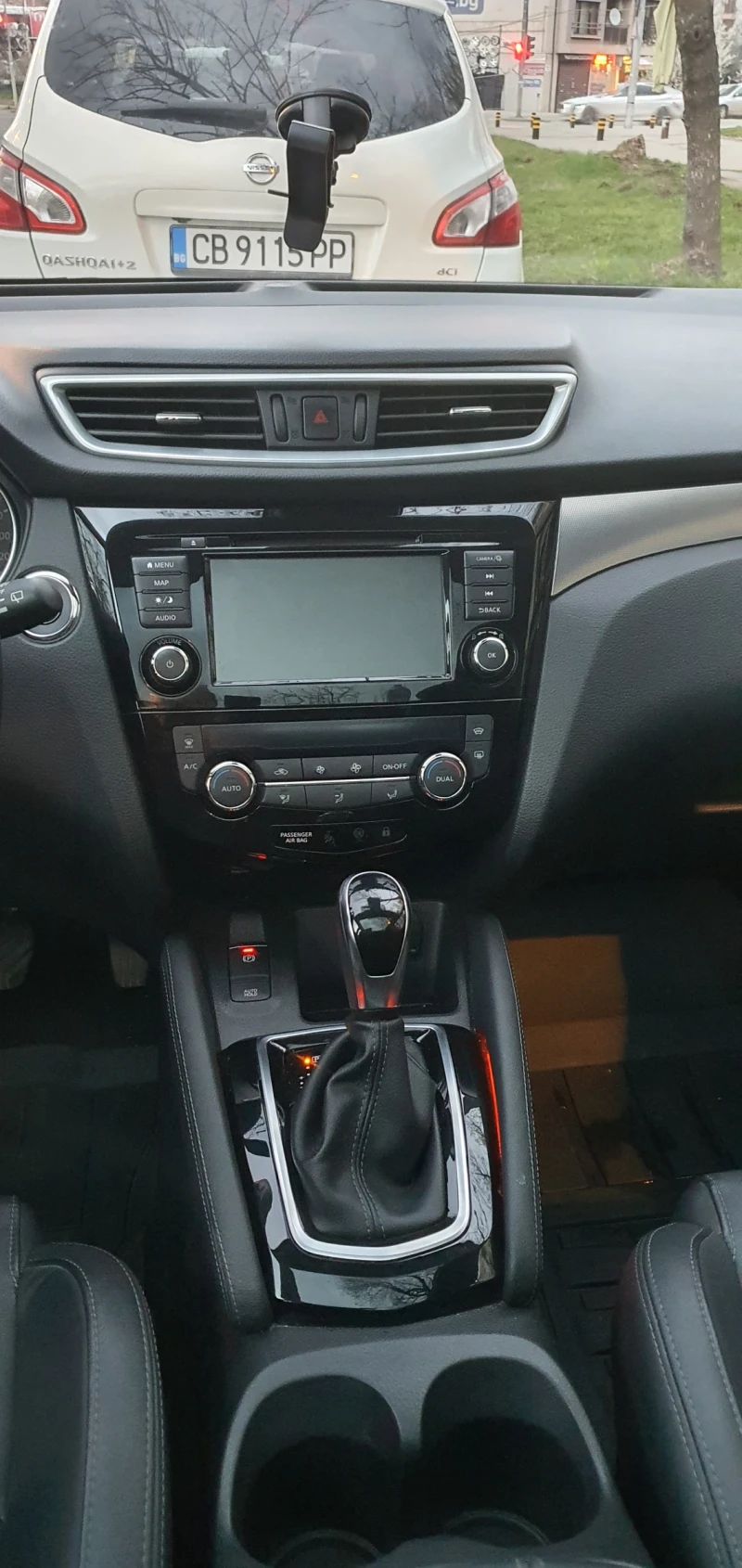 Nissan Qashqai, снимка 12 - Автомобили и джипове - 47551360