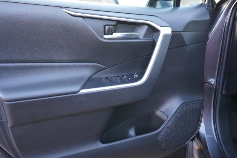 Toyota Rav4 2.5* XLE* 4x4* CAM* KEYLESS* NAVI* DISTR* CARPLAY*, снимка 7 - Автомобили и джипове - 53124083
