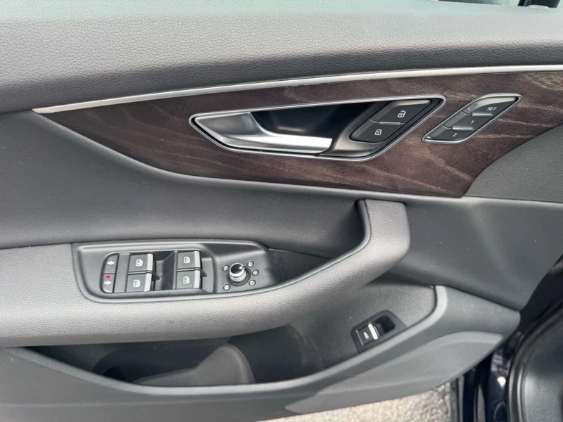 Audi Q7 * BLACK OPTIC * CARFAX * БЕЗ ПЪРВОНАЧАЛНА ВНОСКА, снимка 17 - Автомобили и джипове - 53203255