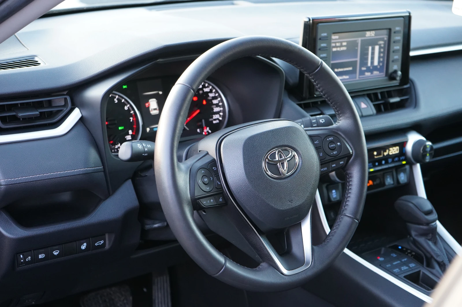 Toyota Rav4 2.5* XLE* 4x4* CAM* KEYLESS* NAVI* DISTR* CARPLAY* - изображение 8