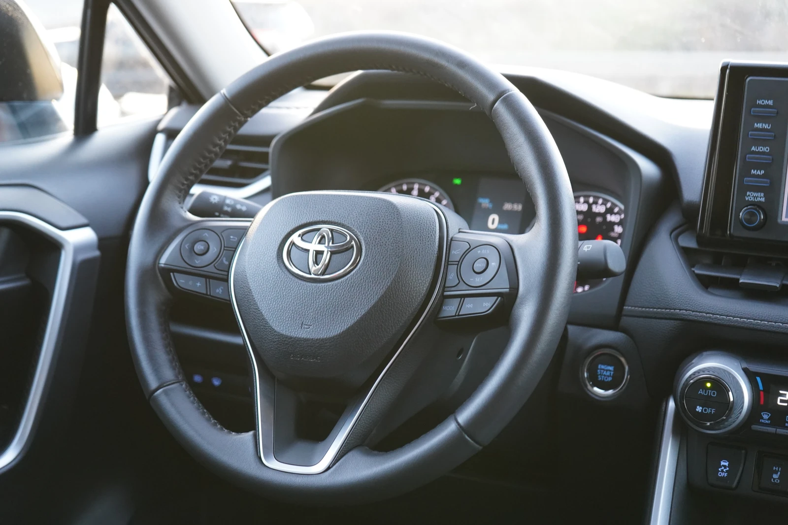 Toyota Rav4 2.5* XLE* 4x4* CAM* KEYLESS* NAVI* DISTR* CARPLAY* - изображение 9