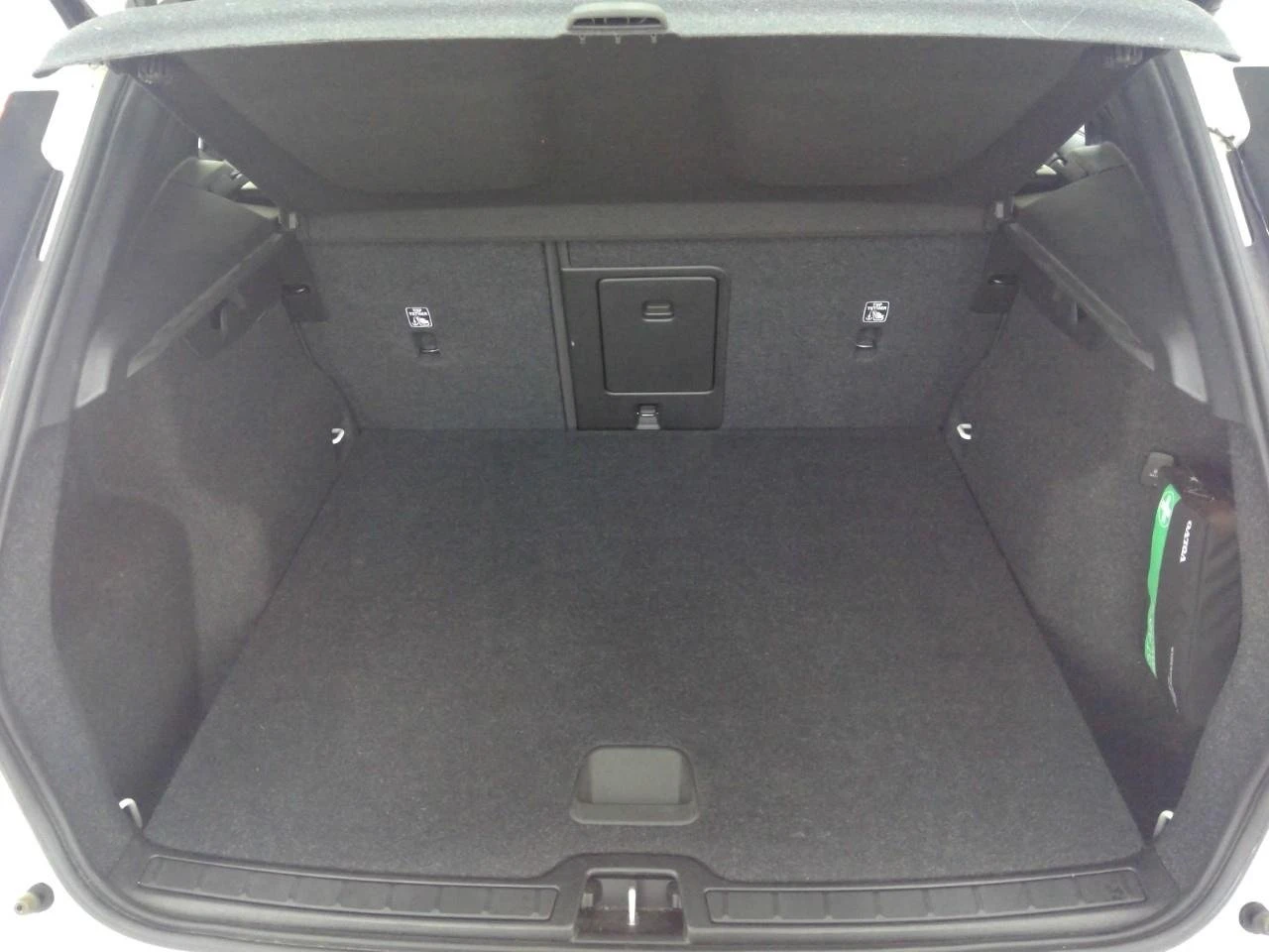 Volvo XC40 T2 Momentum Business, снимка 11 - Автомобили и джипове - 54079530