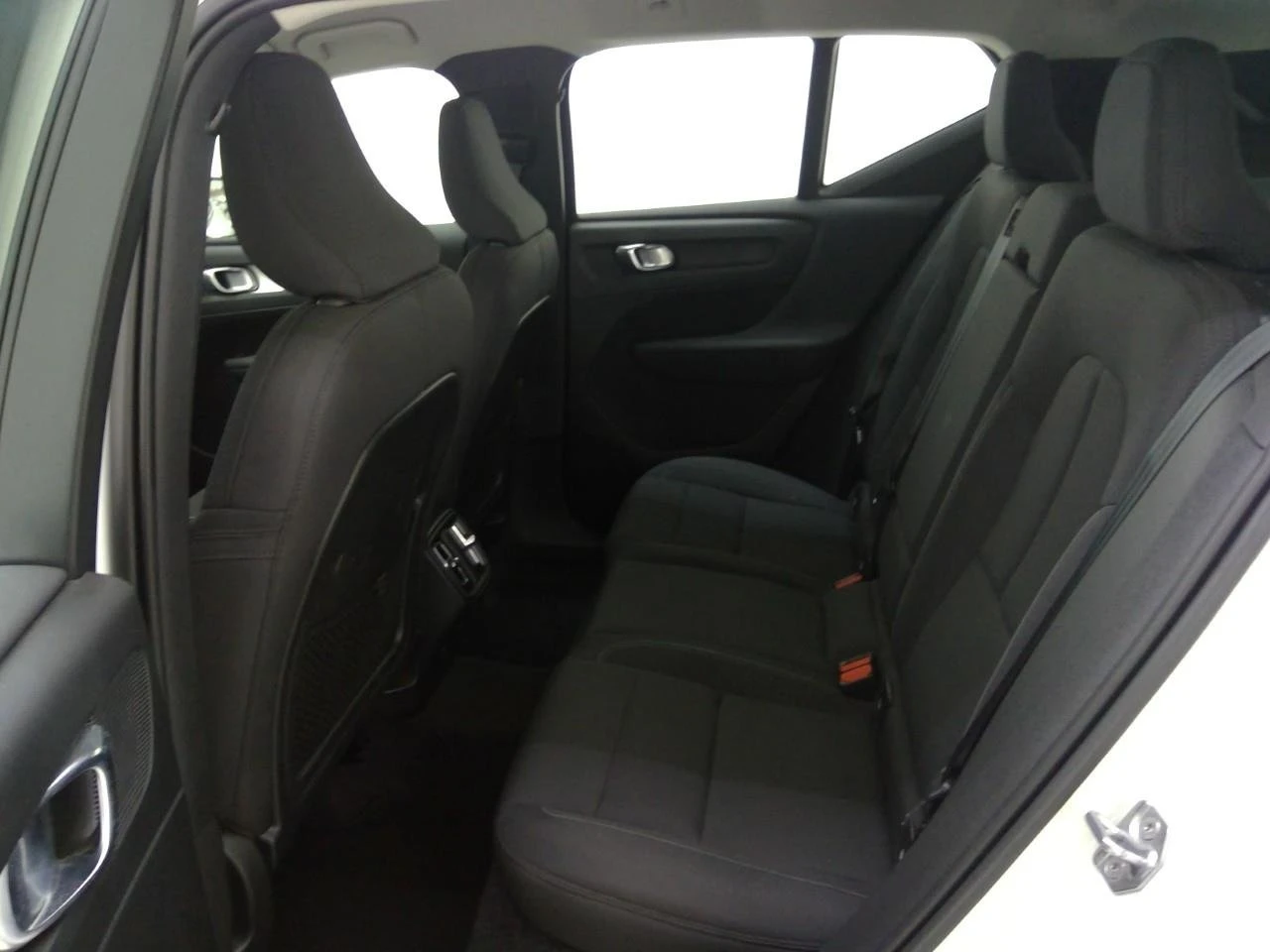 Volvo XC40 T2 Momentum Business, снимка 6 - Автомобили и джипове - 54079530