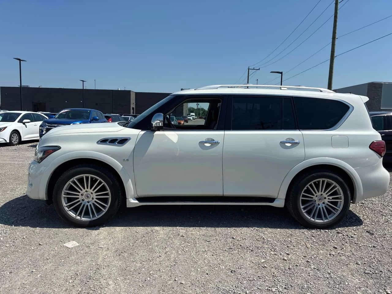 Infiniti QX80 ОБДУХВАНЕ| 360САМ| ПАНОРАМА| 8 МЕСТЕН| CARFAX, снимка 3 - Автомобили и джипове - 55278290
