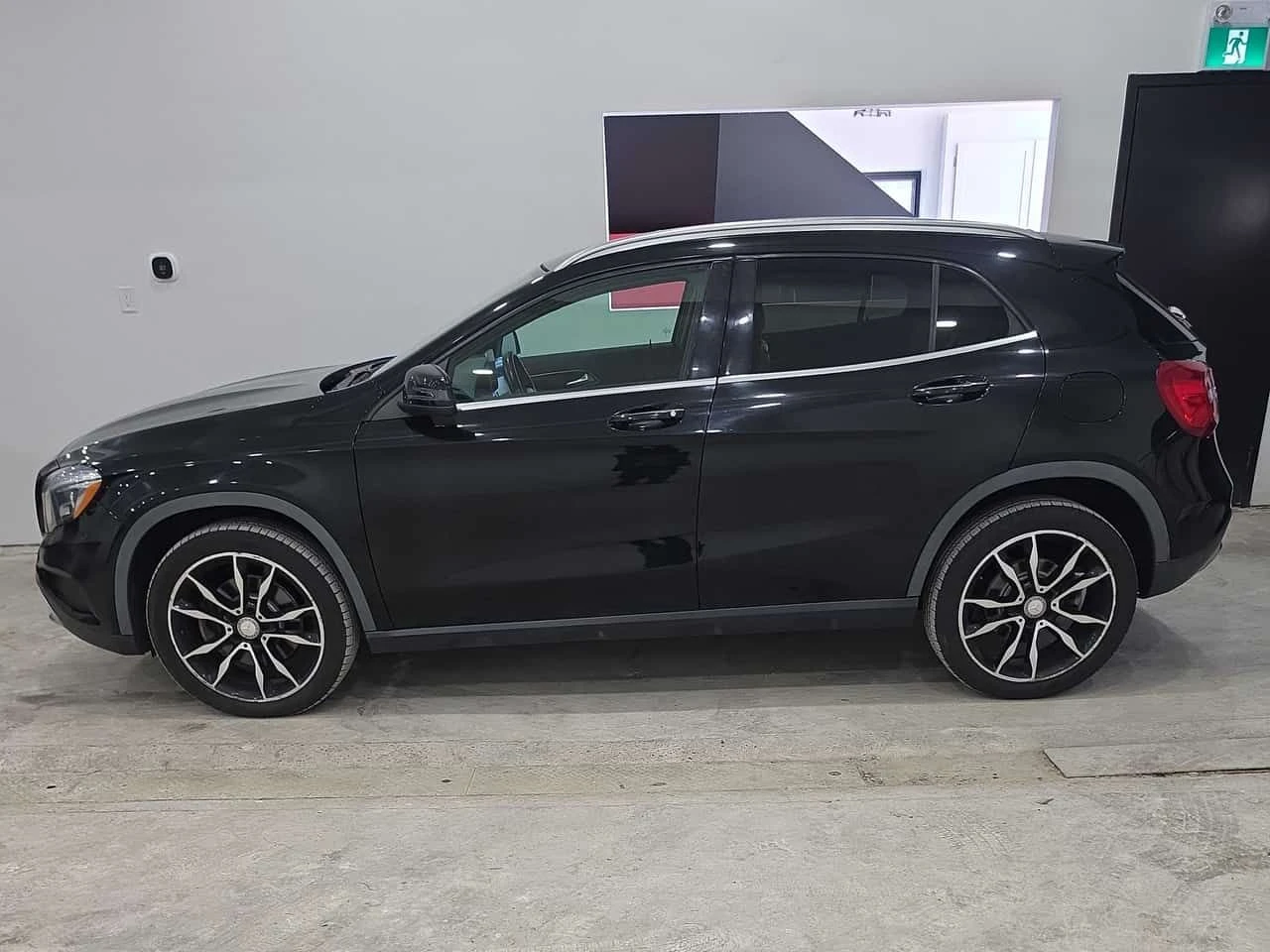 Mercedes-Benz GLA * 250 * АВТОКРЕДИТ * ГЛАВНО ПРЕДСТАВИТЕЛСТВО, снимка 3 - Автомобили и джипове - 55523321