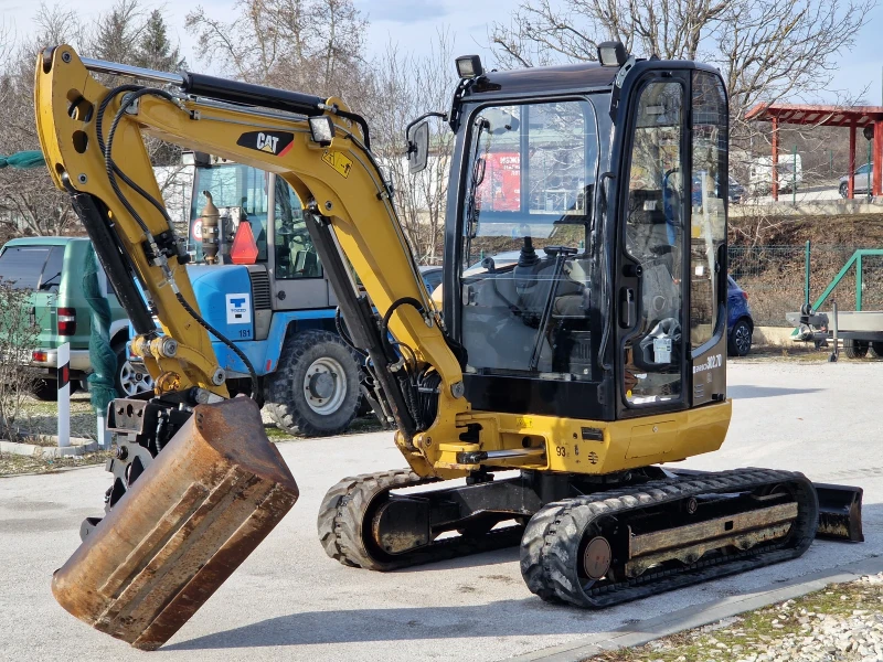 Багер Cat 302.7D CR/3.0т./3 кофи/Нулев радиус/Швейцария, снимка 2 - Индустриална техника - 48610183