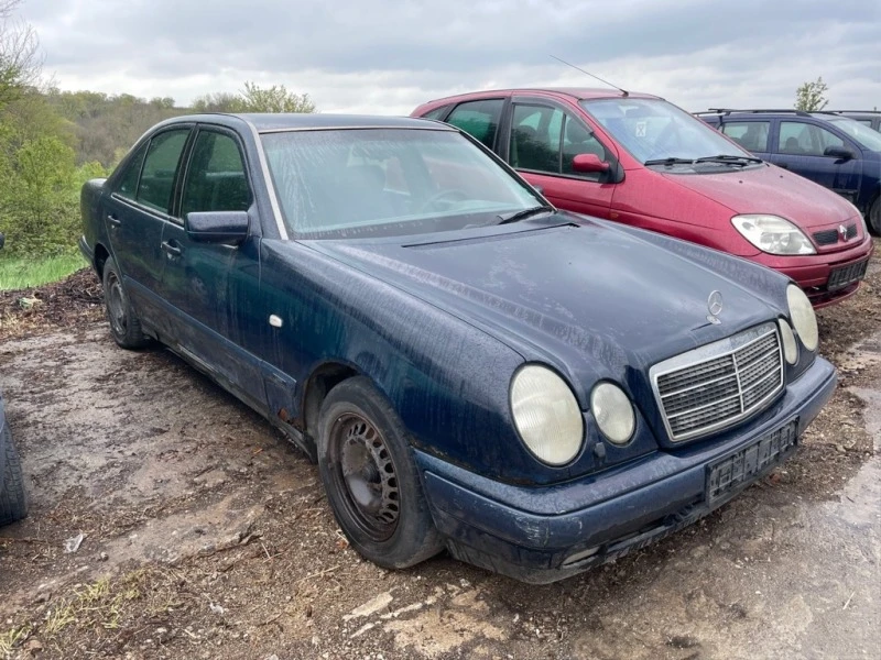 Mercedes-Benz E 220 220d, снимка 4 - Автомобили и джипове - 40362242