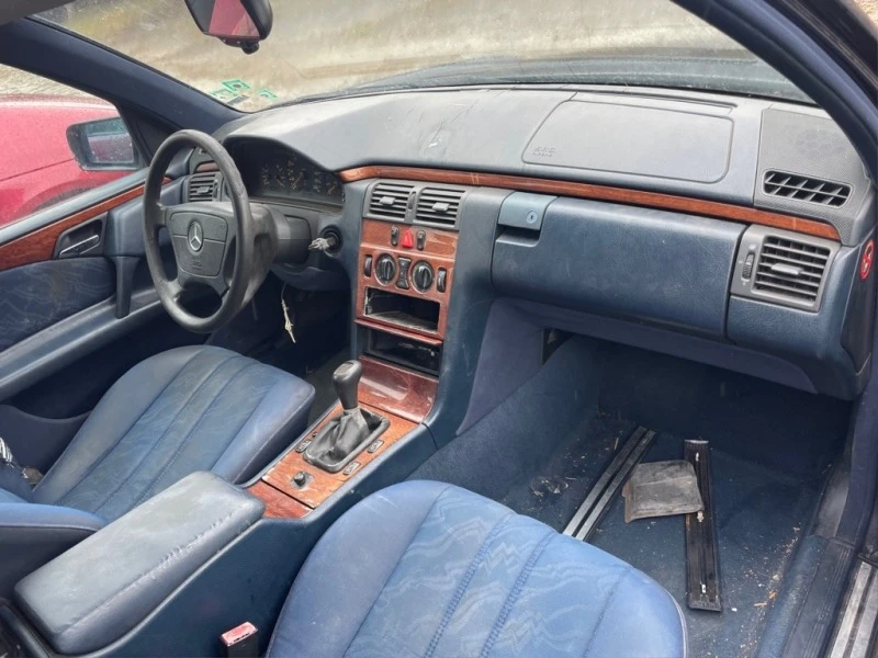 Mercedes-Benz E 220 220d, снимка 5 - Автомобили и джипове - 40362242