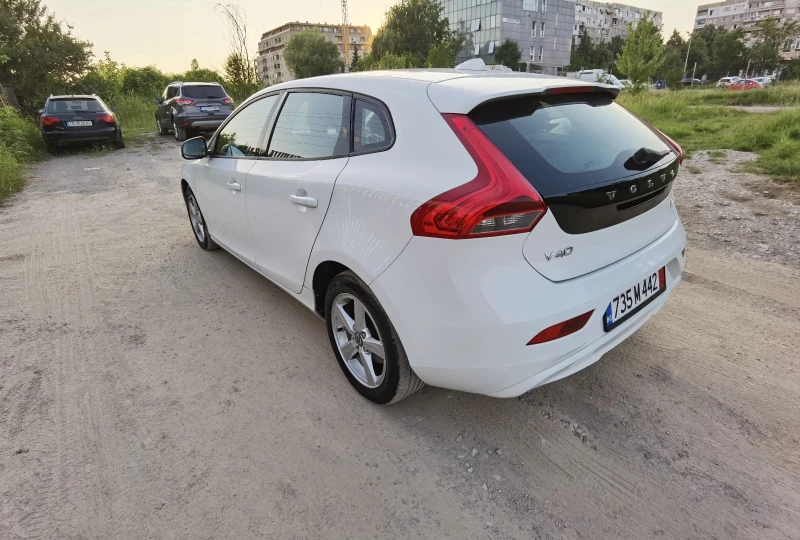 Volvo V40 D2 1.6 R-design, снимка 5 - Автомобили и джипове - 52326297