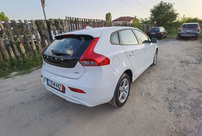 Volvo V40 D2 1.6 R-design, снимка 4 - Автомобили и джипове - 52326297
