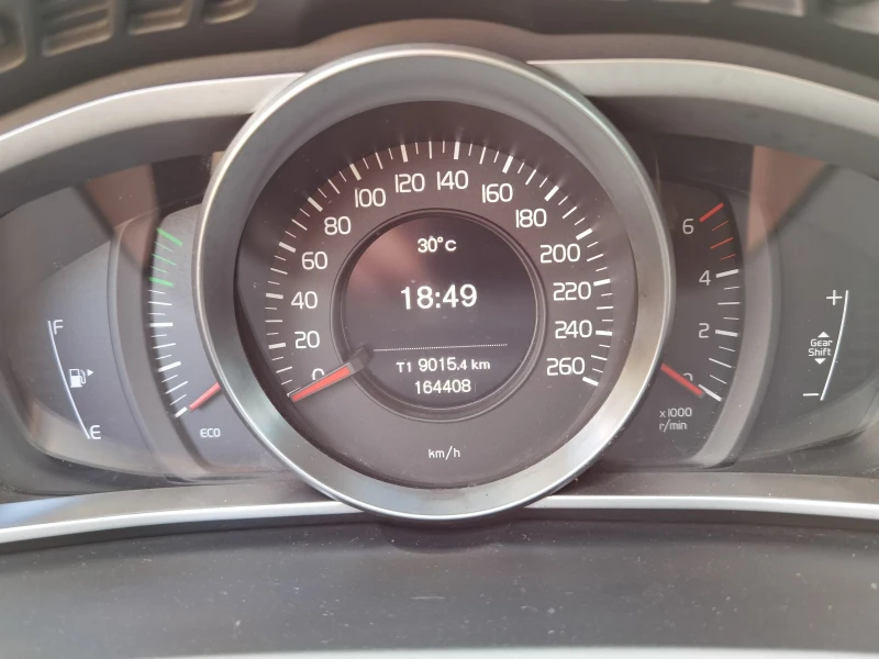 Volvo V40 D2 1.6 R-design, снимка 13 - Автомобили и джипове - 52326297