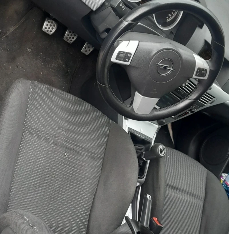 Opel Astra GTC Опц лаян, снимка 6 - Автомобили и джипове - 52723320
