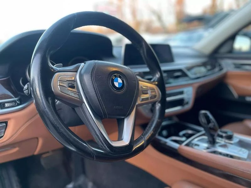 BMW 740 i Harman/Kardon* 360* обдухване* HU* пано* , снимка 7 - Автомобили и джипове - 47213026