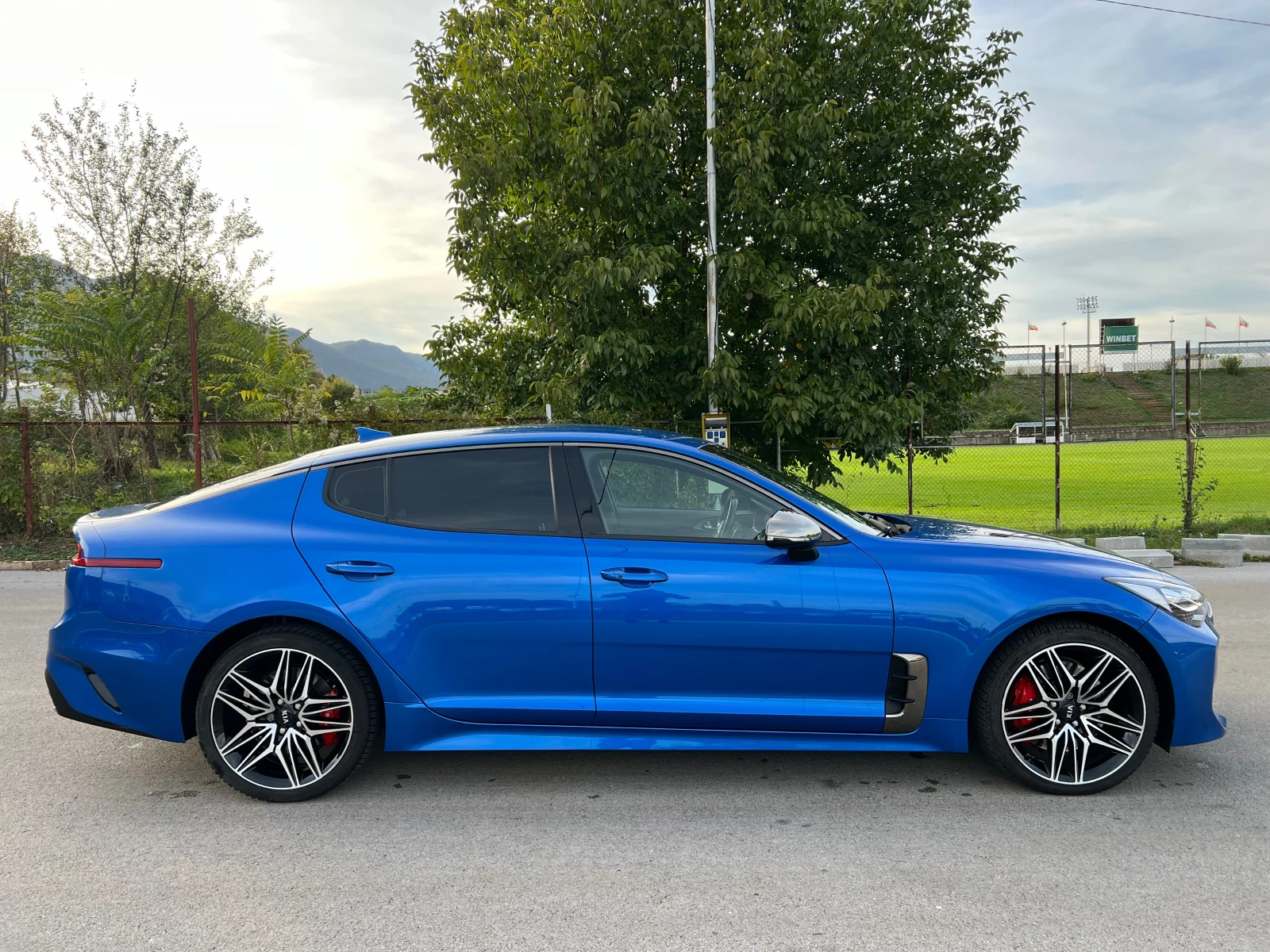 Kia Stinger 3.3* Napa* Прожекция* Harman/Kardon* 360 - изображение 6