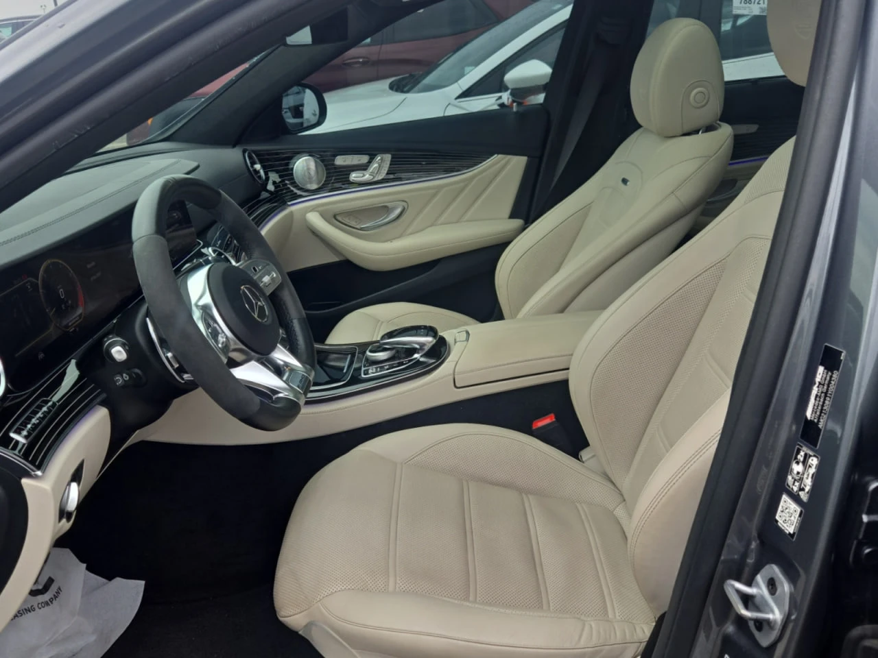 Mercedes-Benz E 63 AMG * CARFAX * АВТО КРЕДИТ * ЦЕНА ДО БГ! - изображение 6