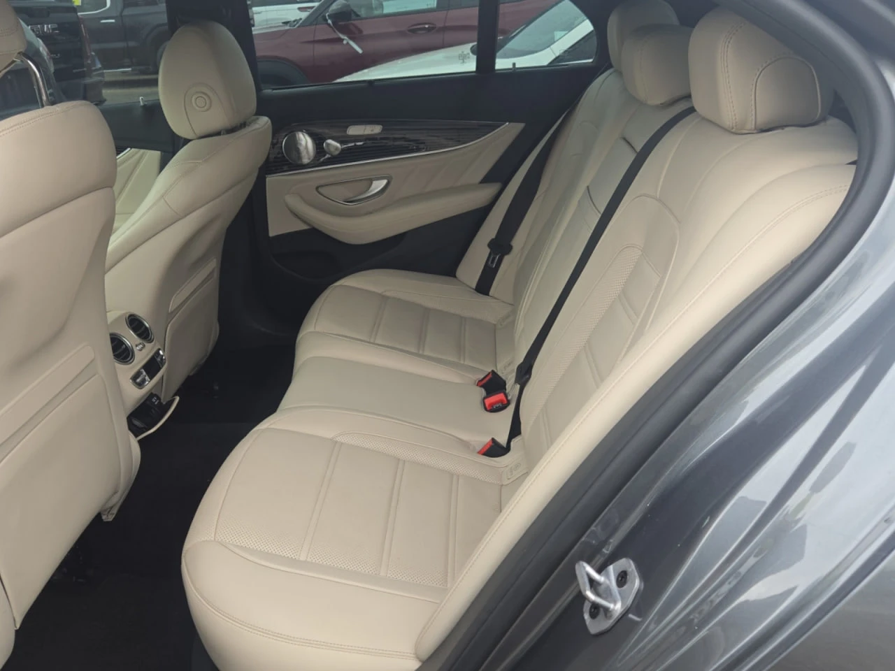 Mercedes-Benz E 63 AMG * CARFAX * АВТО КРЕДИТ * ЦЕНА ДО БГ! - изображение 9