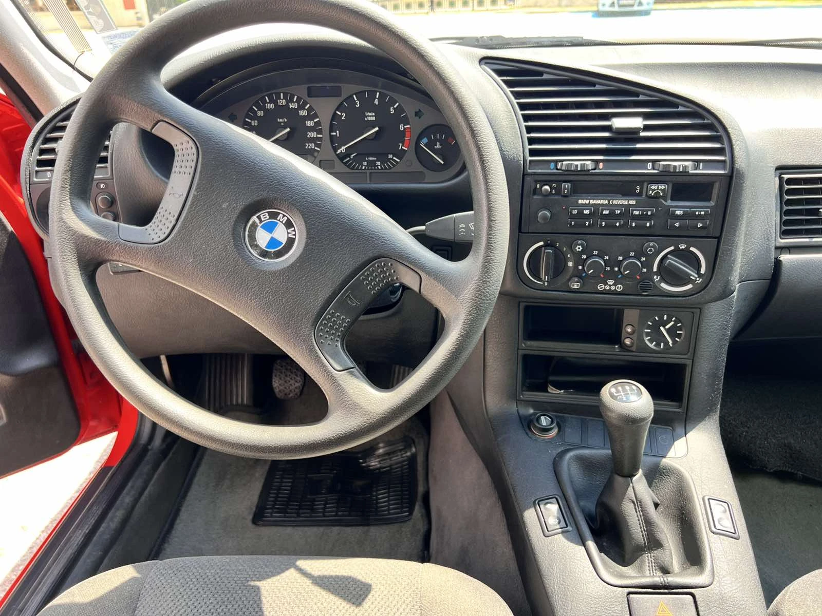 BMW 318  - изображение 10