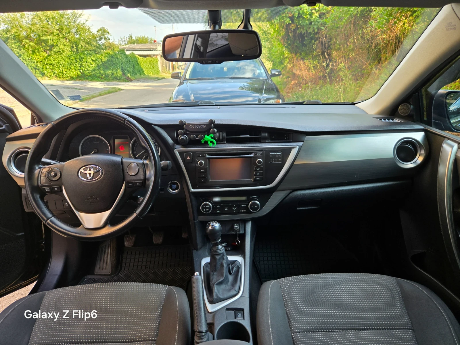 Toyota Auris 2.0 D-4D - изображение 5