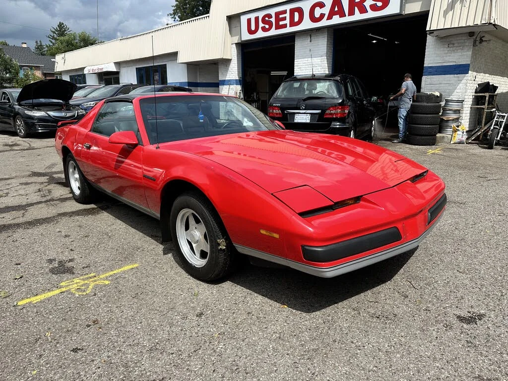 Pontiac Firebird * АВТО КРЕДИТ* ЦЕНА ДО БГ * СЕРВИЗНА ИСТОРИЯ *  - изображение 2