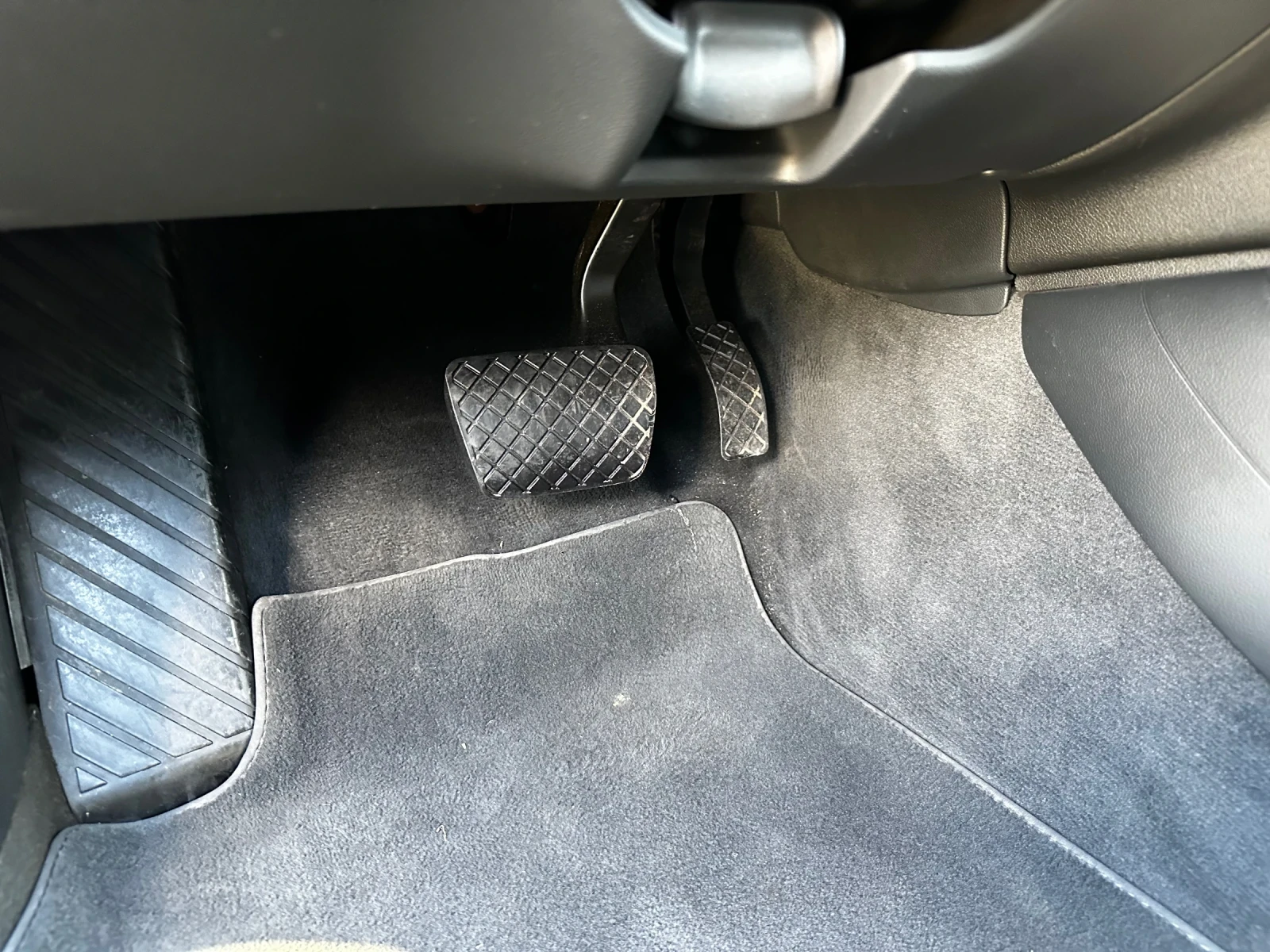 Audi A4 3.0TDI Keyless Panorama, снимка 14 - Автомобили и джипове - 53025786