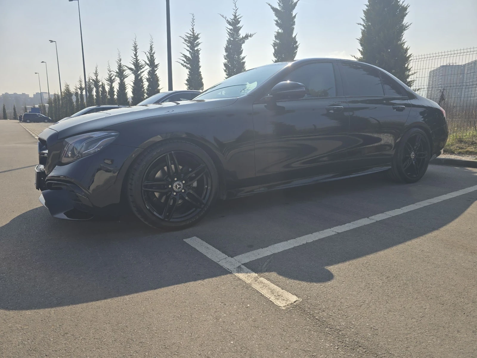 Mercedes-Benz E 220 AMG, снимка 3 - Автомобили и джипове - 53739311