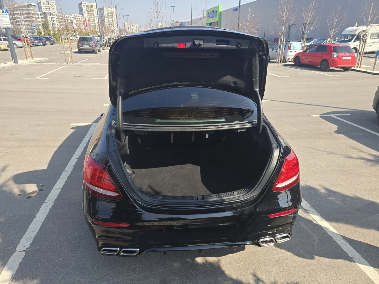 Mercedes-Benz E 220 AMG, снимка 10 - Автомобили и джипове - 53739311
