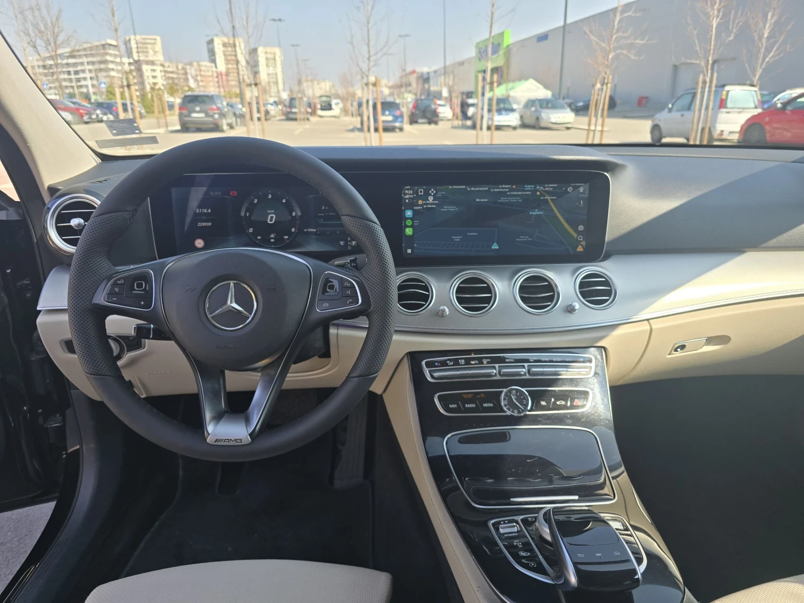 Mercedes-Benz E 220 AMG, снимка 13 - Автомобили и джипове - 53739311