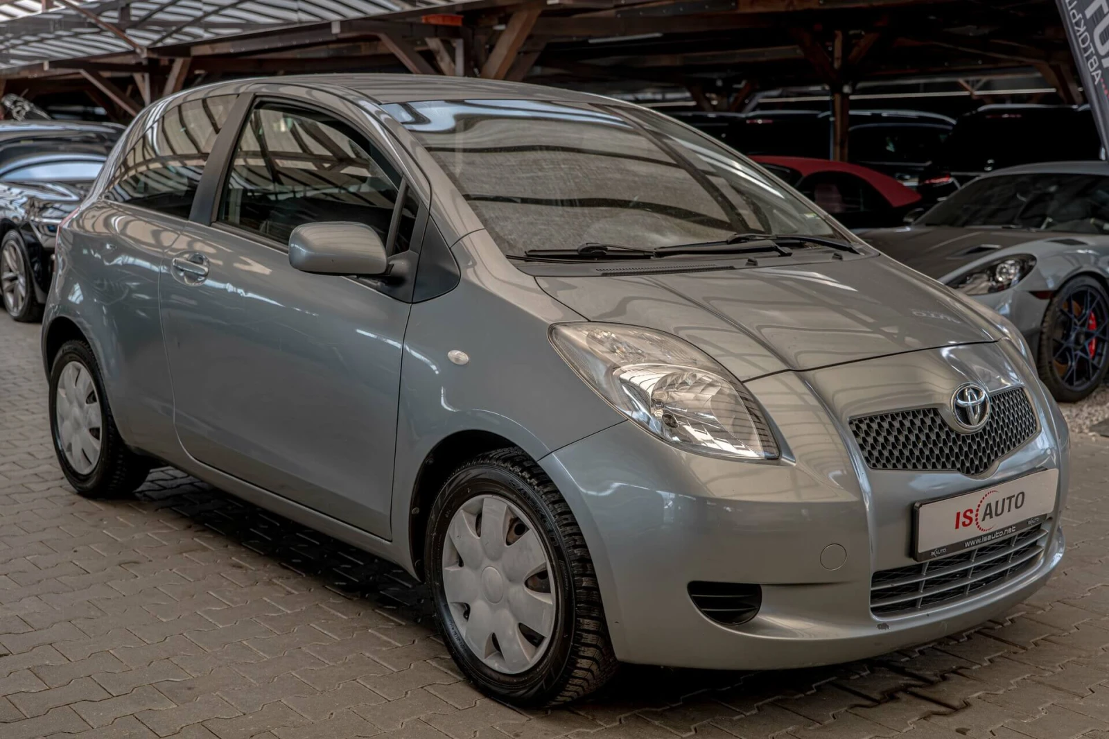 Toyota Yaris 1.3 VVT-i/Автоматик, снимка 2 - Автомобили и джипове - 53884618