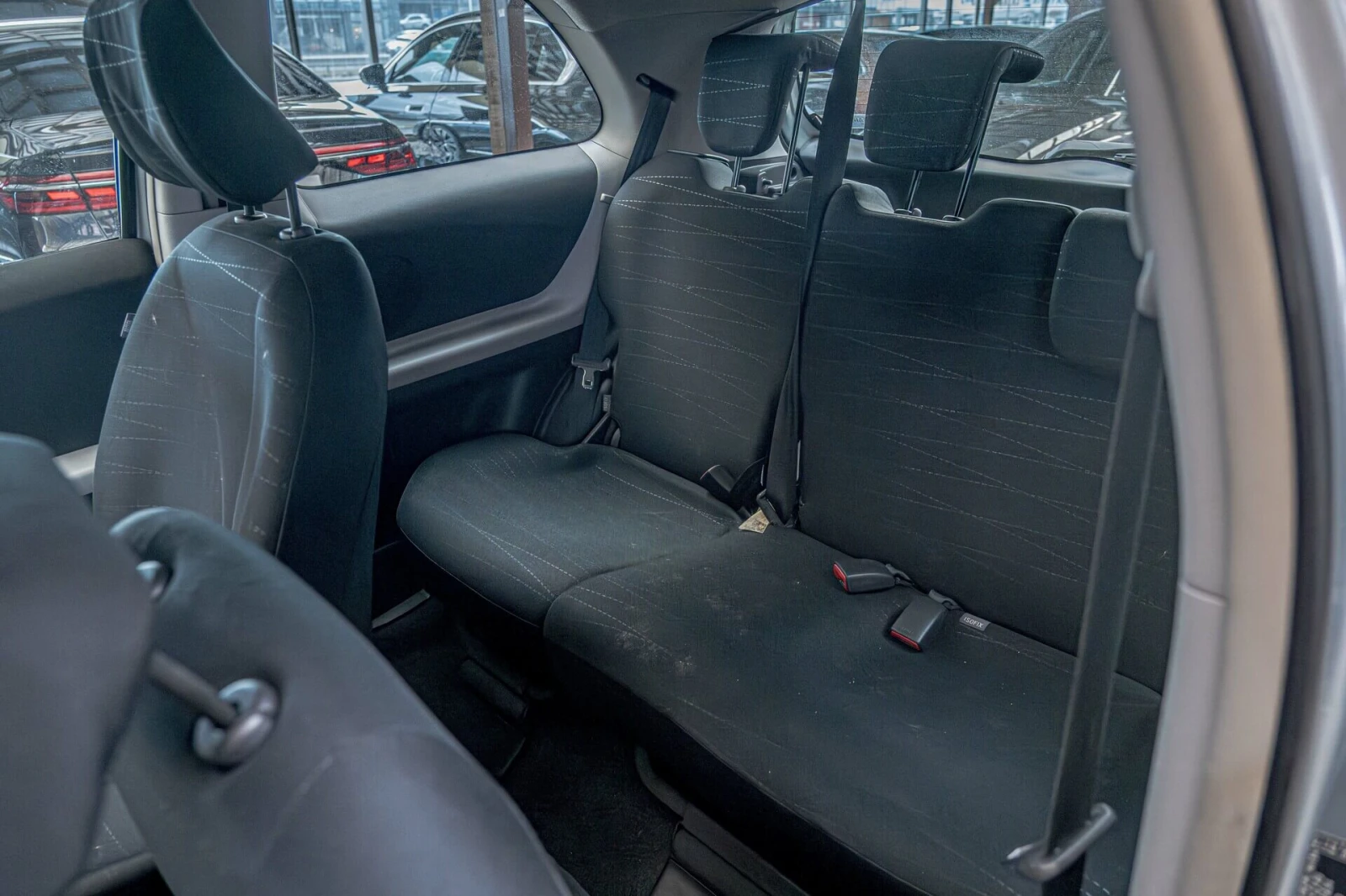 Toyota Yaris 1.3 VVT-i/Автоматик, снимка 8 - Автомобили и джипове - 53884618