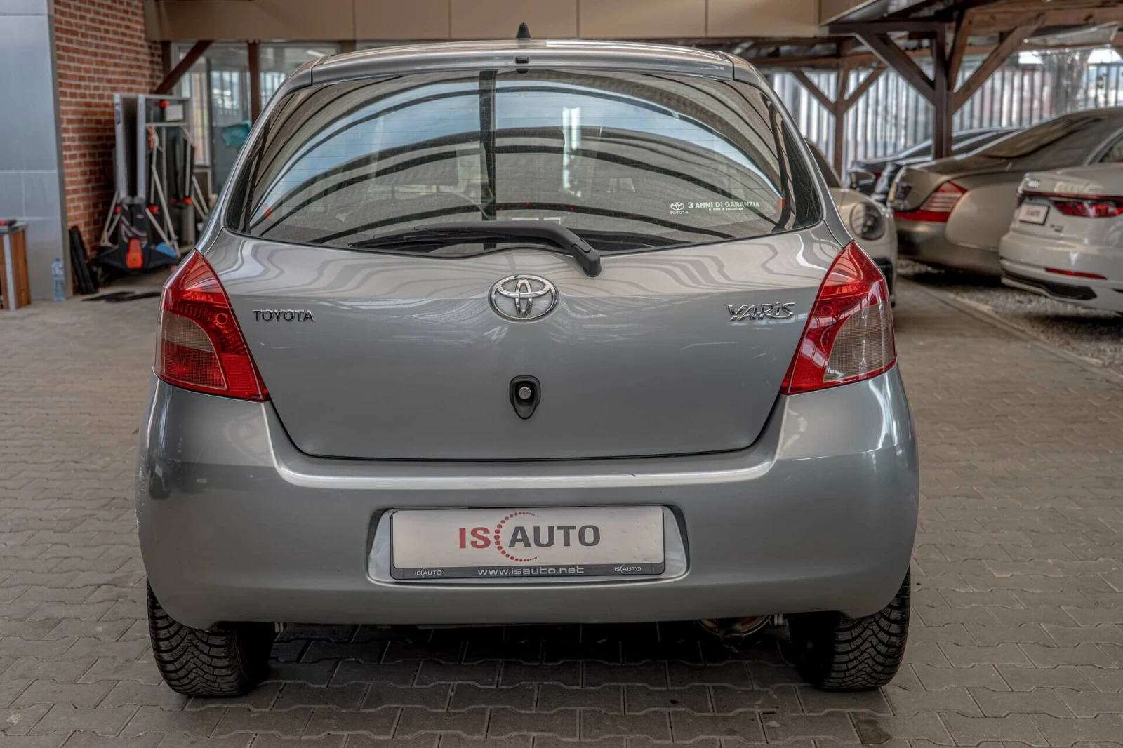 Toyota Yaris 1.3 VVT-i/Автоматик, снимка 4 - Автомобили и джипове - 53884618