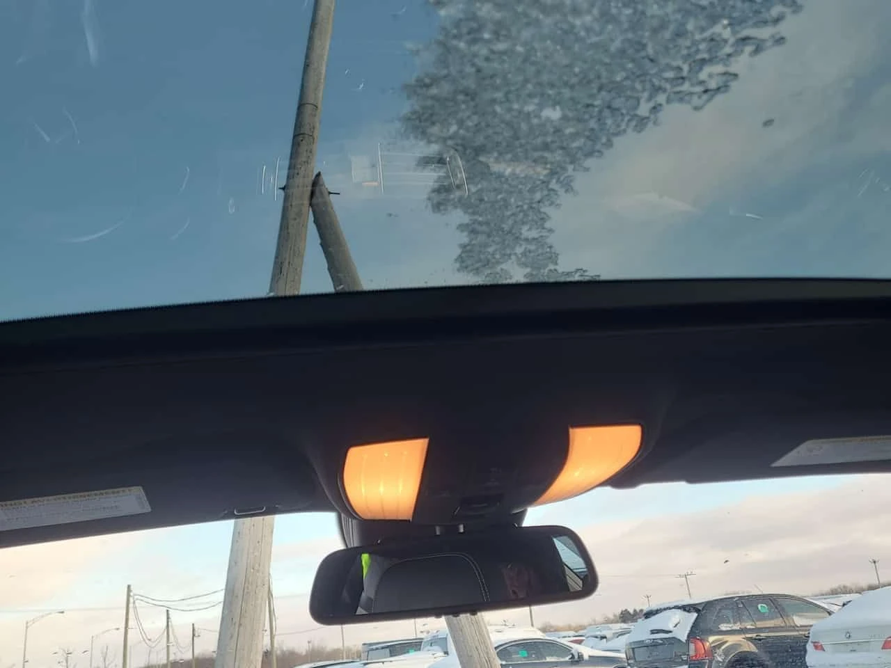 Mercedes-Benz CLS 400 / CARFAX / DISTRONIC / 360 / HARMON KARDON , снимка 12 - Автомобили и джипове - 53937161