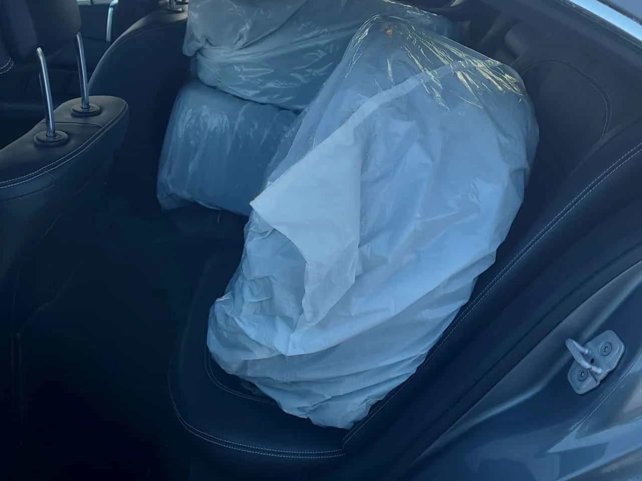 Mercedes-Benz CLS 400 / CARFAX / DISTRONIC / 360 / HARMON KARDON , снимка 13 - Автомобили и джипове - 53937161