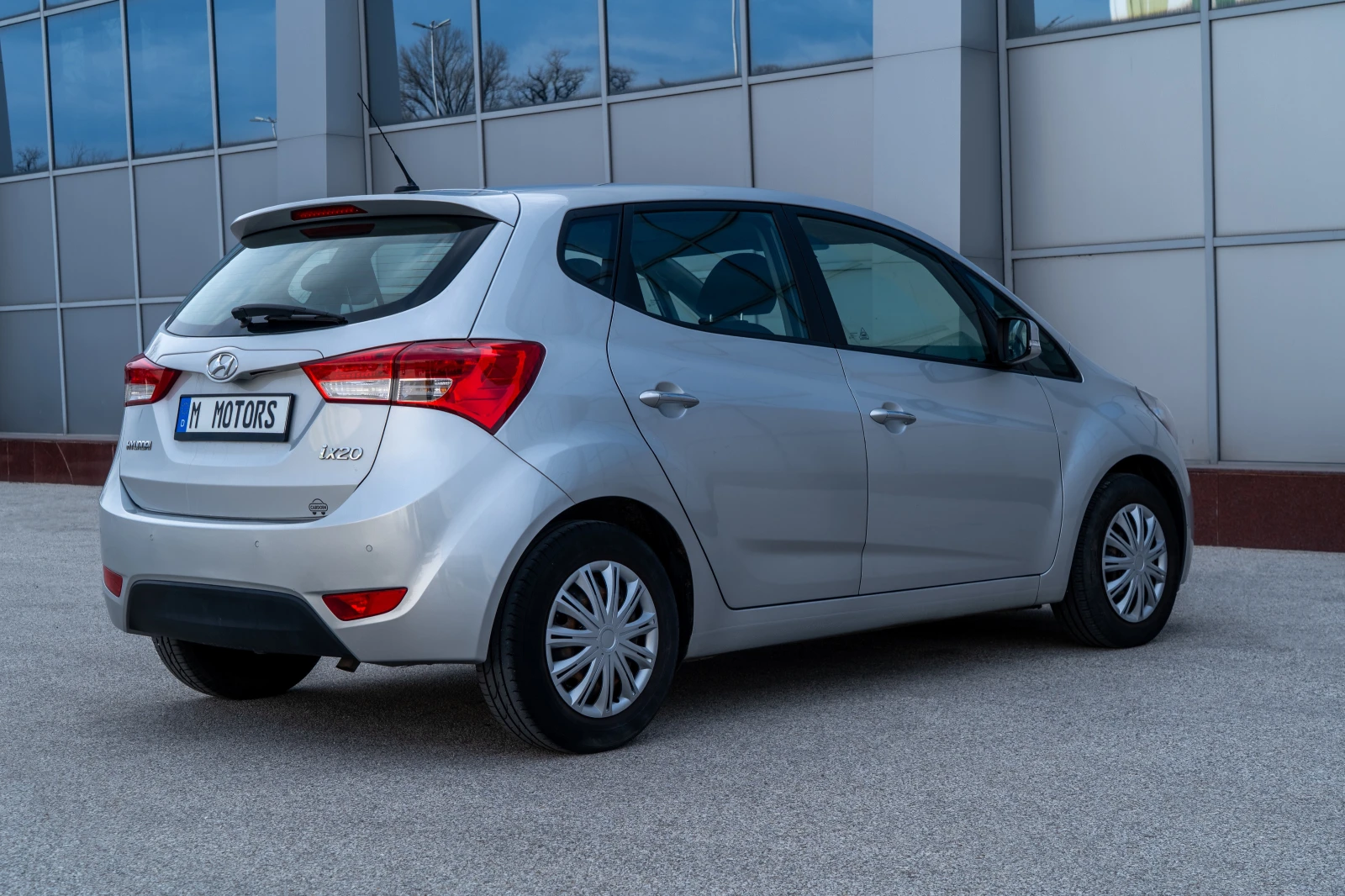 Hyundai Ix20 88 500 РЕАЛНИ КИЛОМЕТРА КЛИМАТРОНИК НАВИГАЦИЯ, снимка 8 - Автомобили и джипове - 53945531