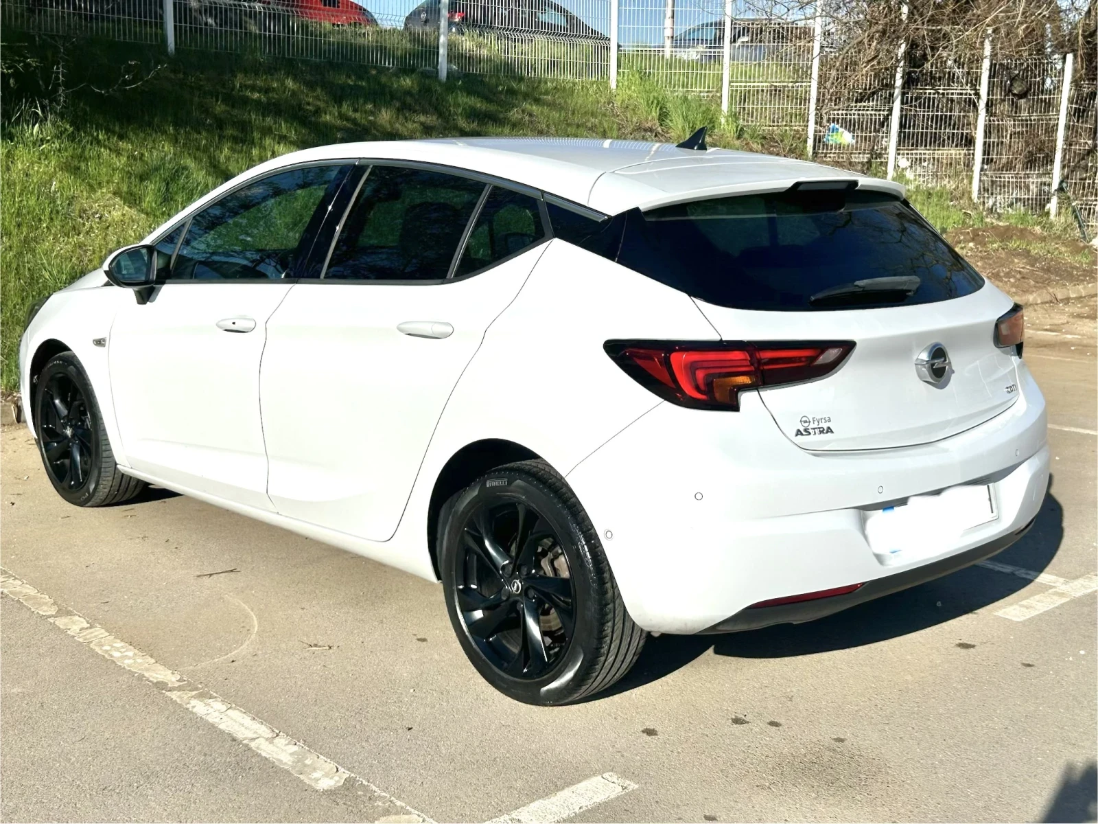 Opel Astra 1.6CDTI/KAMERA/DISTRONIK/KEYLESS GO/NAVI/FULL LED, снимка 4 - Автомобили и джипове - 54106584