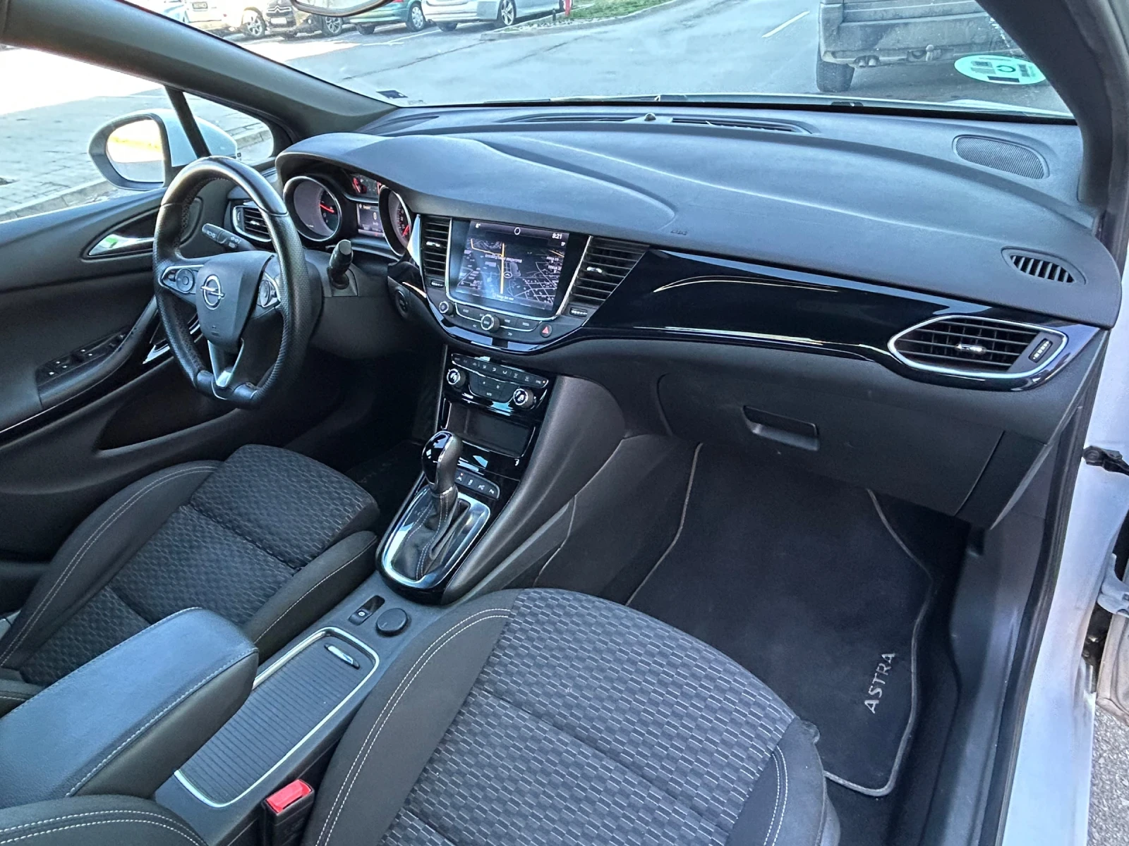 Opel Astra 1.6CDTI/KAMERA/DISTRONIK/KEYLESS GO/NAVI/FULL LED, снимка 11 - Автомобили и джипове - 54106584
