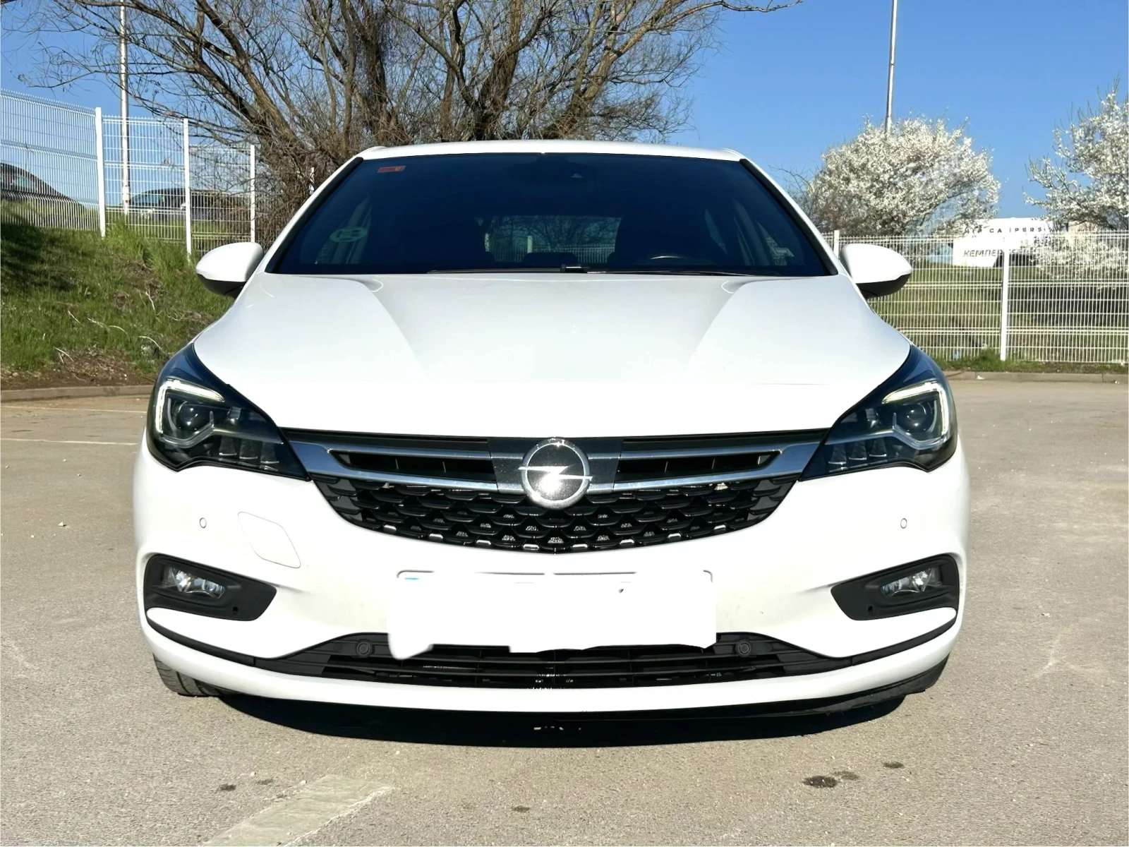 Opel Astra 1.6CDTI/KAMERA/DISTRONIK/KEYLESS GO/NAVI/FULL LED, снимка 2 - Автомобили и джипове - 54106584