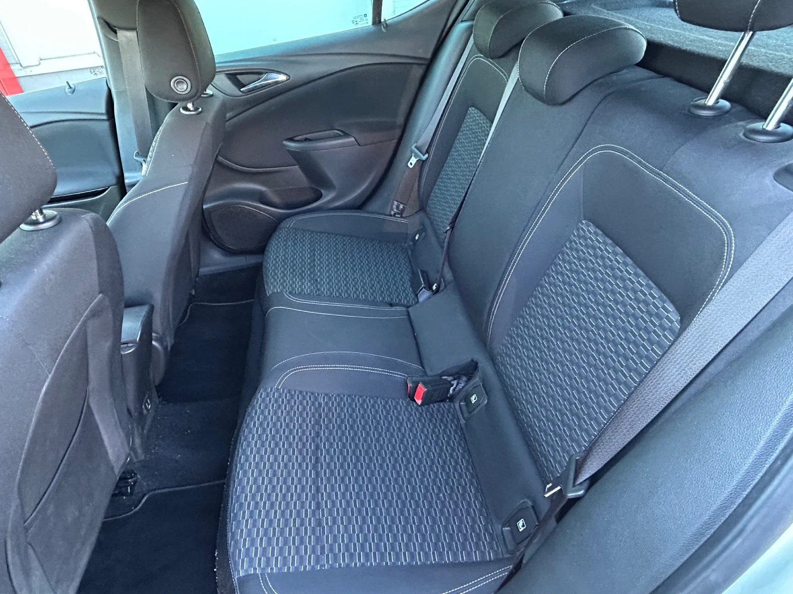 Opel Astra 1.6CDTI/KAMERA/DISTRONIK/KEYLESS GO/NAVI/FULL LED, снимка 9 - Автомобили и джипове - 54106584