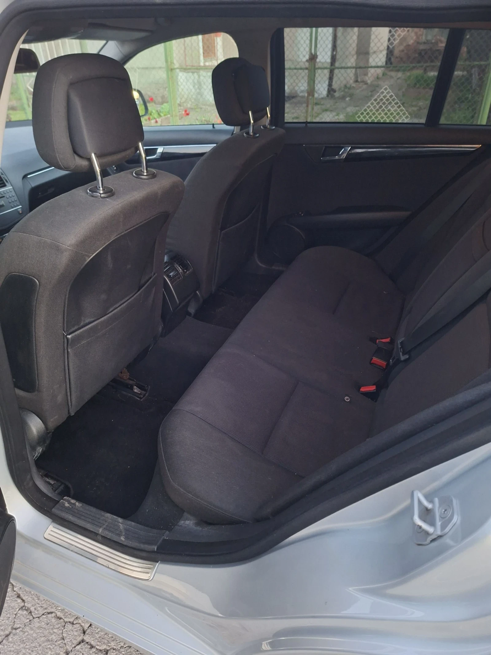 Mercedes-Benz C 220, снимка 6 - Автомобили и джипове - 54351152