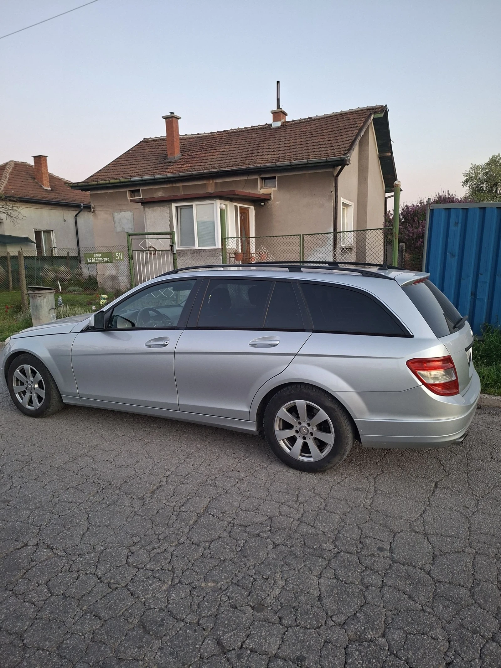 Mercedes-Benz C 220, снимка 4 - Автомобили и джипове - 54351152