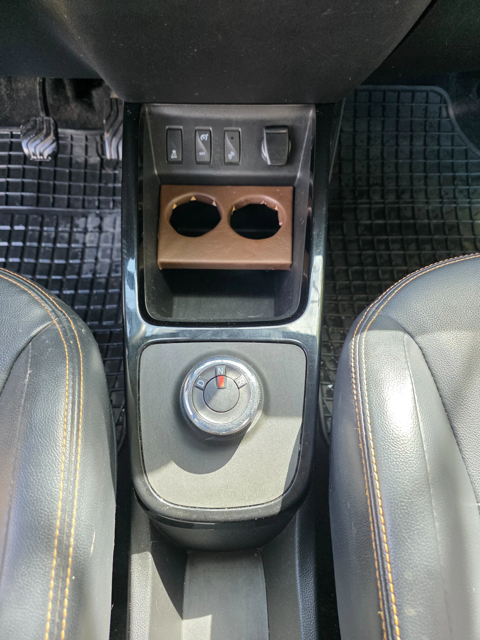 Dacia Spring, снимка 15 - Автомобили и джипове - 54595364
