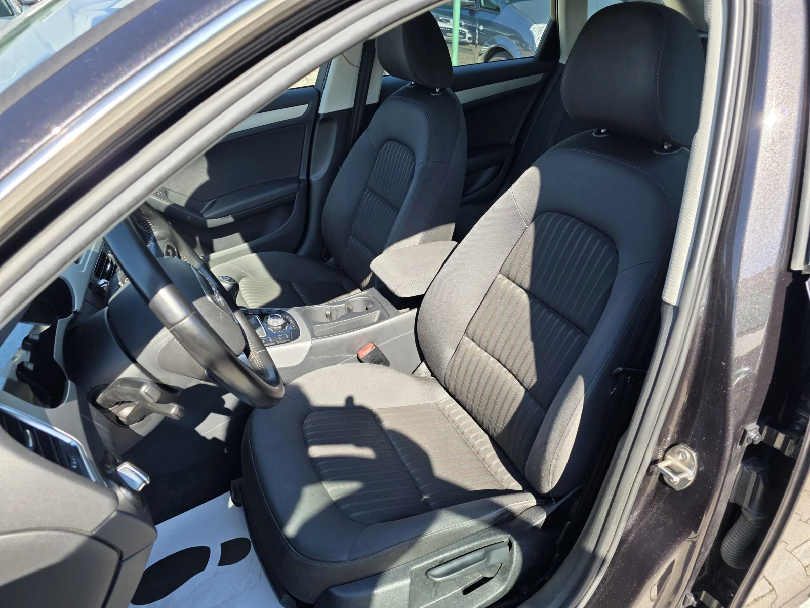 Audi A4 2.0TDi 143k 4x4 Navi Лизинг, снимка 11 - Автомобили и джипове - 55043845