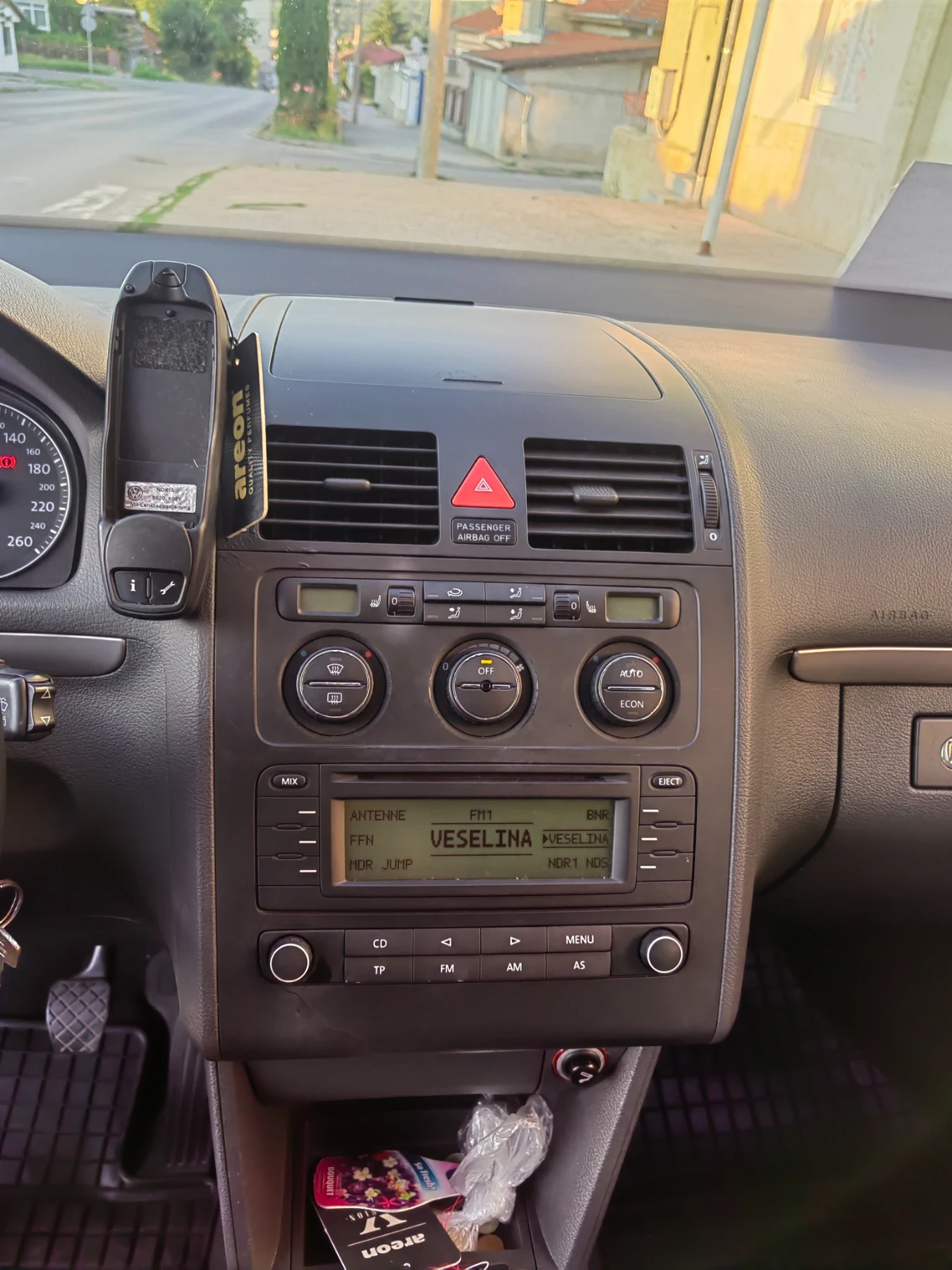 VW Touran, снимка 6 - Автомобили и джипове - 55483325