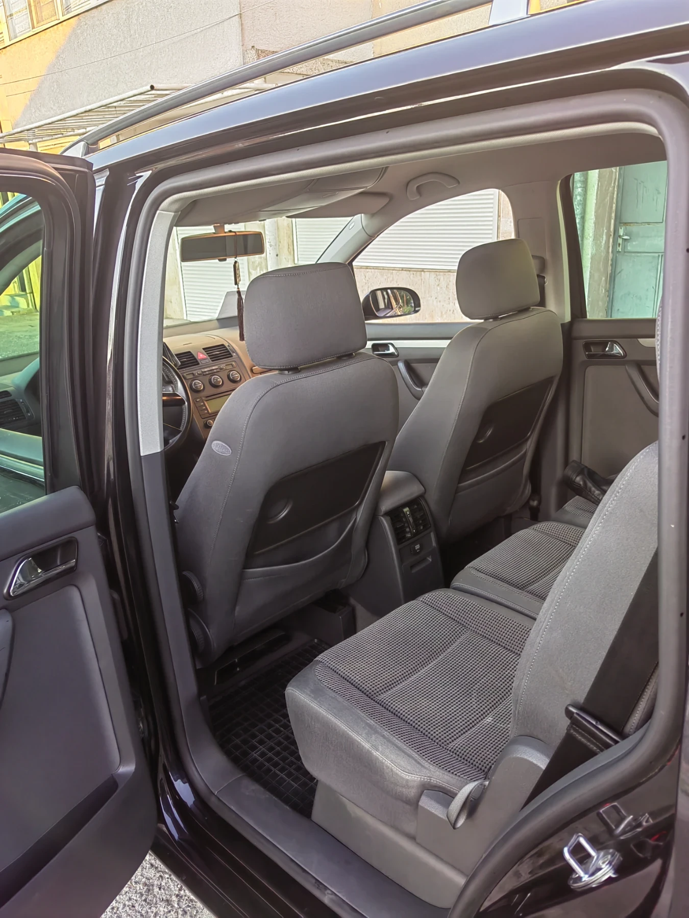VW Touran, снимка 8 - Автомобили и джипове - 55483325