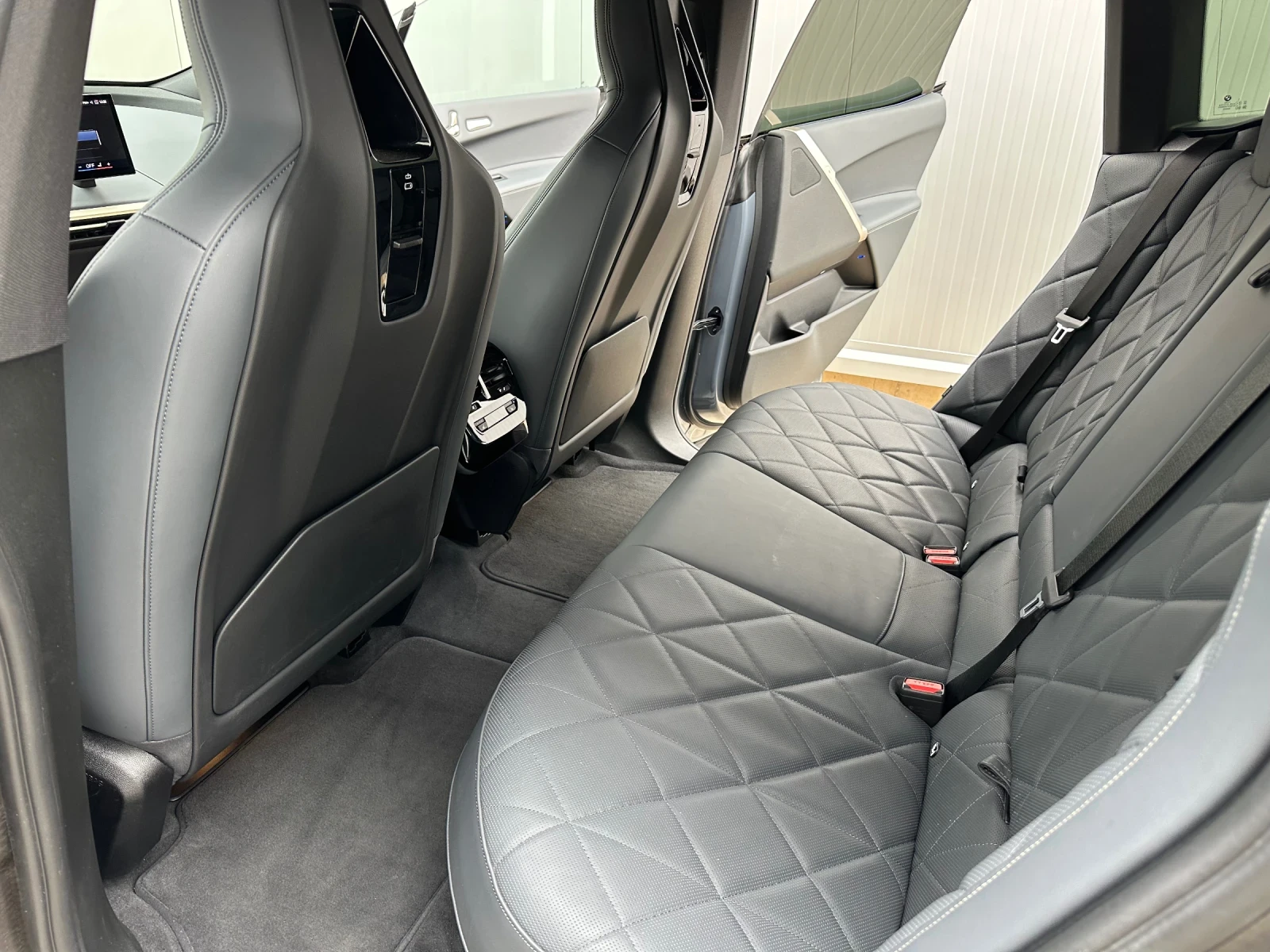 BMW iX Въздух\Гаранция, снимка 13 - Автомобили и джипове - 55720265