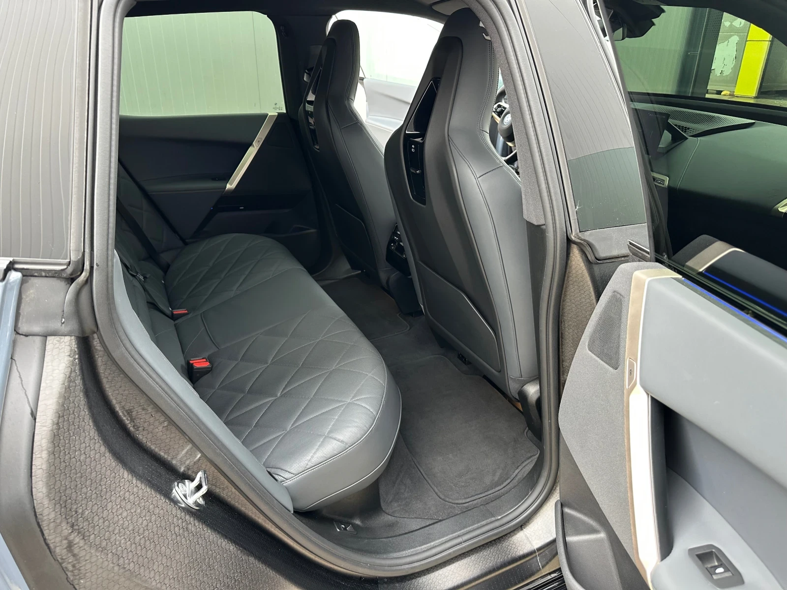 BMW iX Въздух\Гаранция, снимка 11 - Автомобили и джипове - 55720265