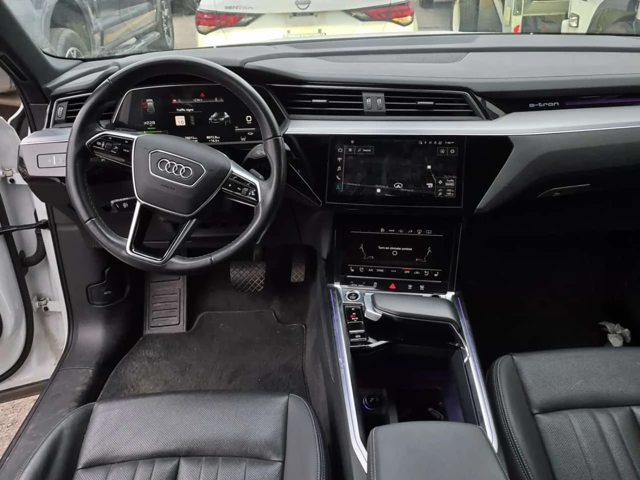 Audi E-Tron * Quattro Technik * ОБДУХВАНЕ * ПОДГРЕВ * KEYLESS , снимка 10 - Автомобили и джипове - 56308225