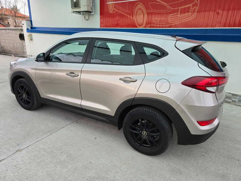 Hyundai Tucson 1.7 CRDI, снимка 5 - Автомобили и джипове - 49582728